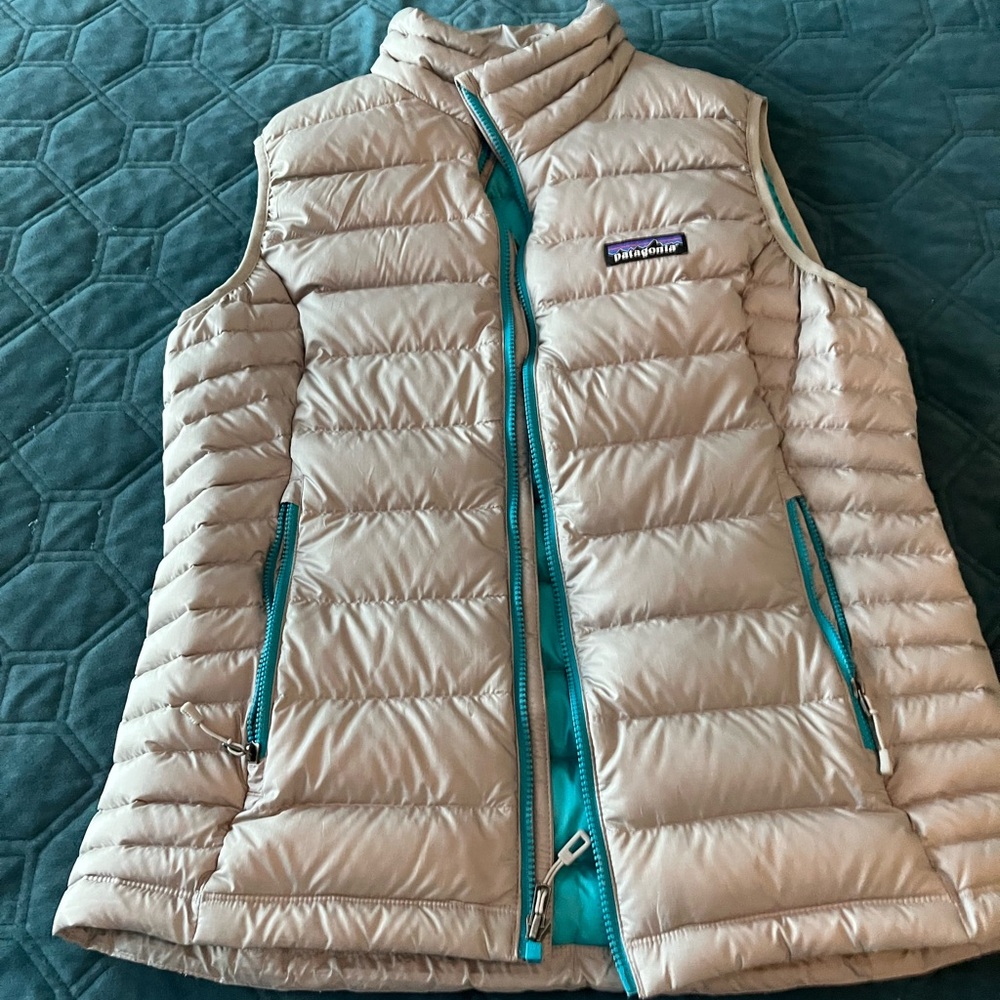 Patagonia Women's Light Gray Down Vest with Teal Trim